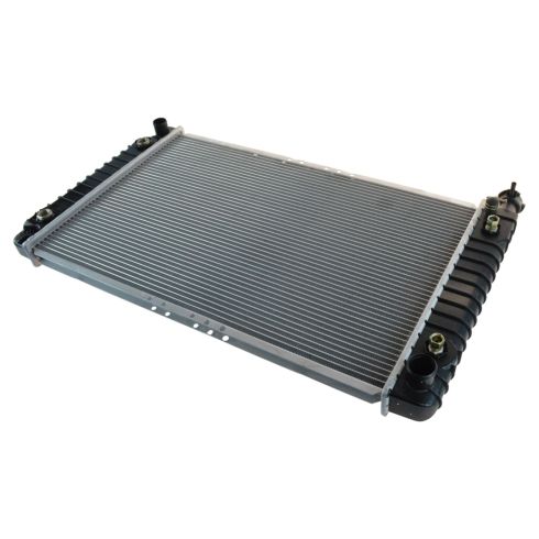Chevrolet GMC Radiator TRQ RDA82615