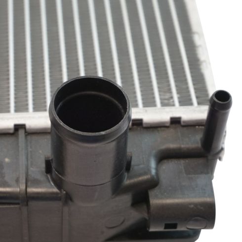 2006-09 Land Rover Range Rover Radiator TRQ RDA82879