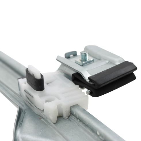 Chevrolet GMC Front Passenger Side Manual Window Regulator TRQ WRA51311