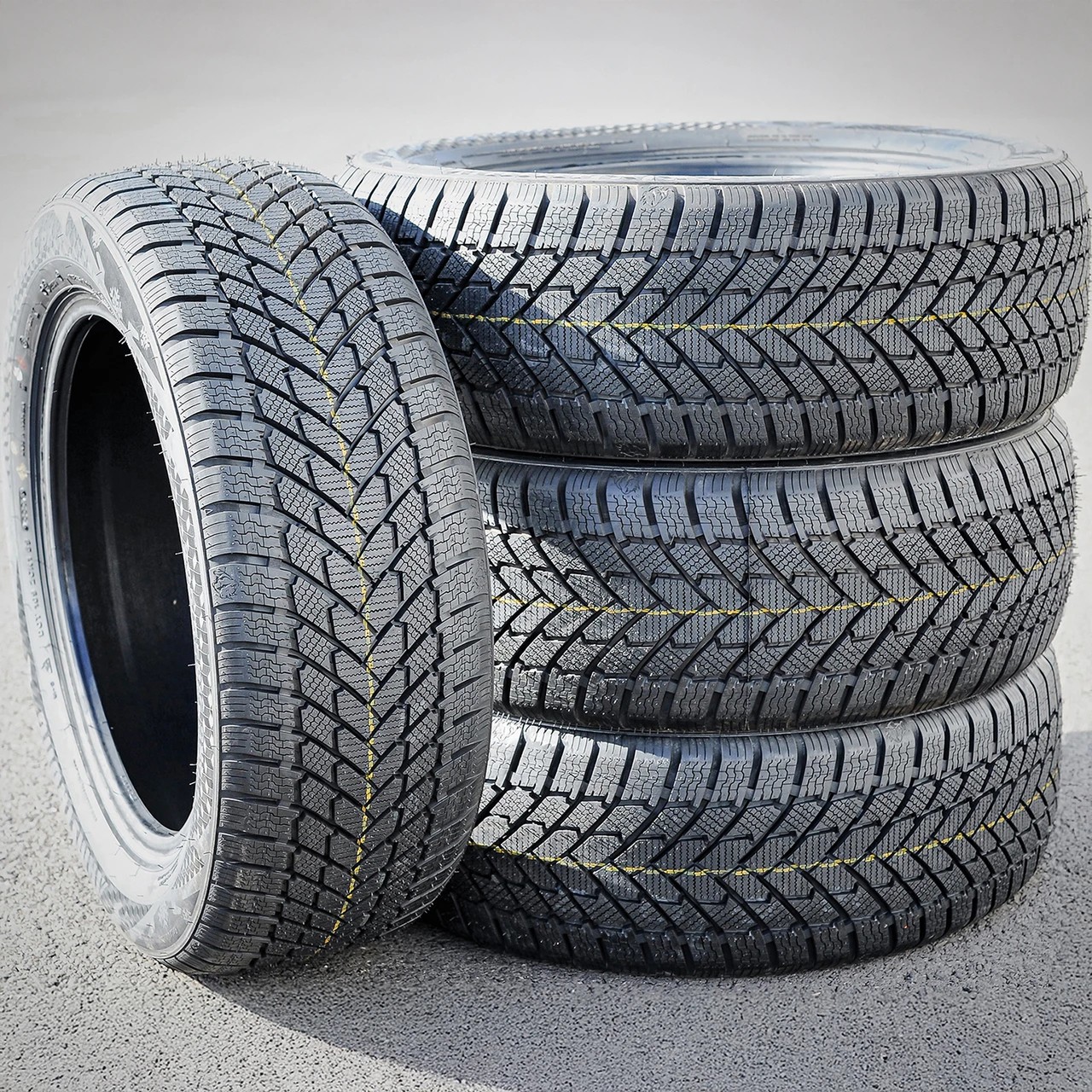 Armstrong Ski-Trac PC 215/60R16 99 - Image 6