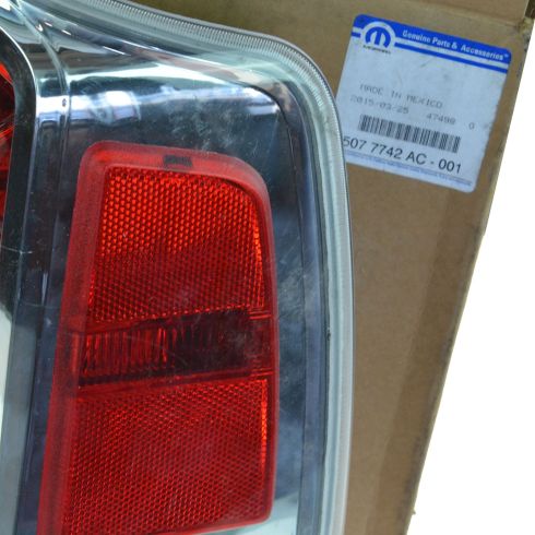 2006-09 Mitsubishi Raider Passenger Side Tail Light Mopar 55077742AC