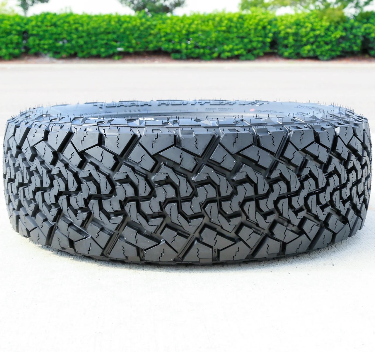 Venom Power Terra Hunter X/T 245/70R17 119/116 - Image 4