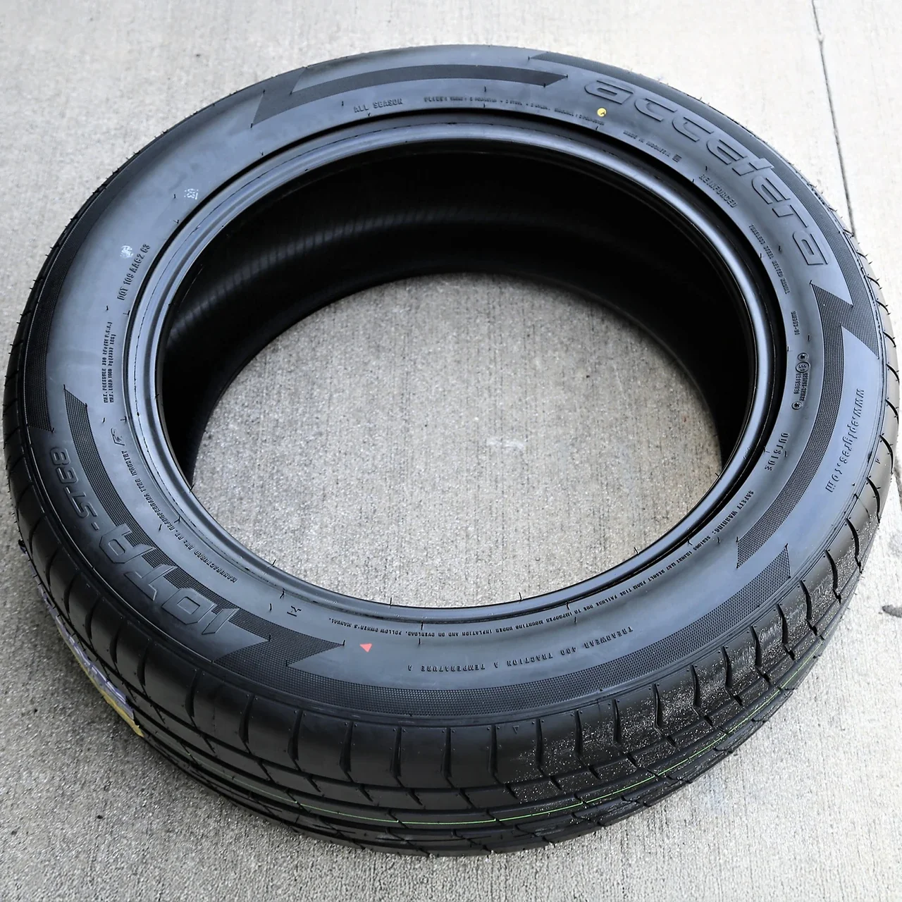 Accelera Iota ST68 225/55R18 98V