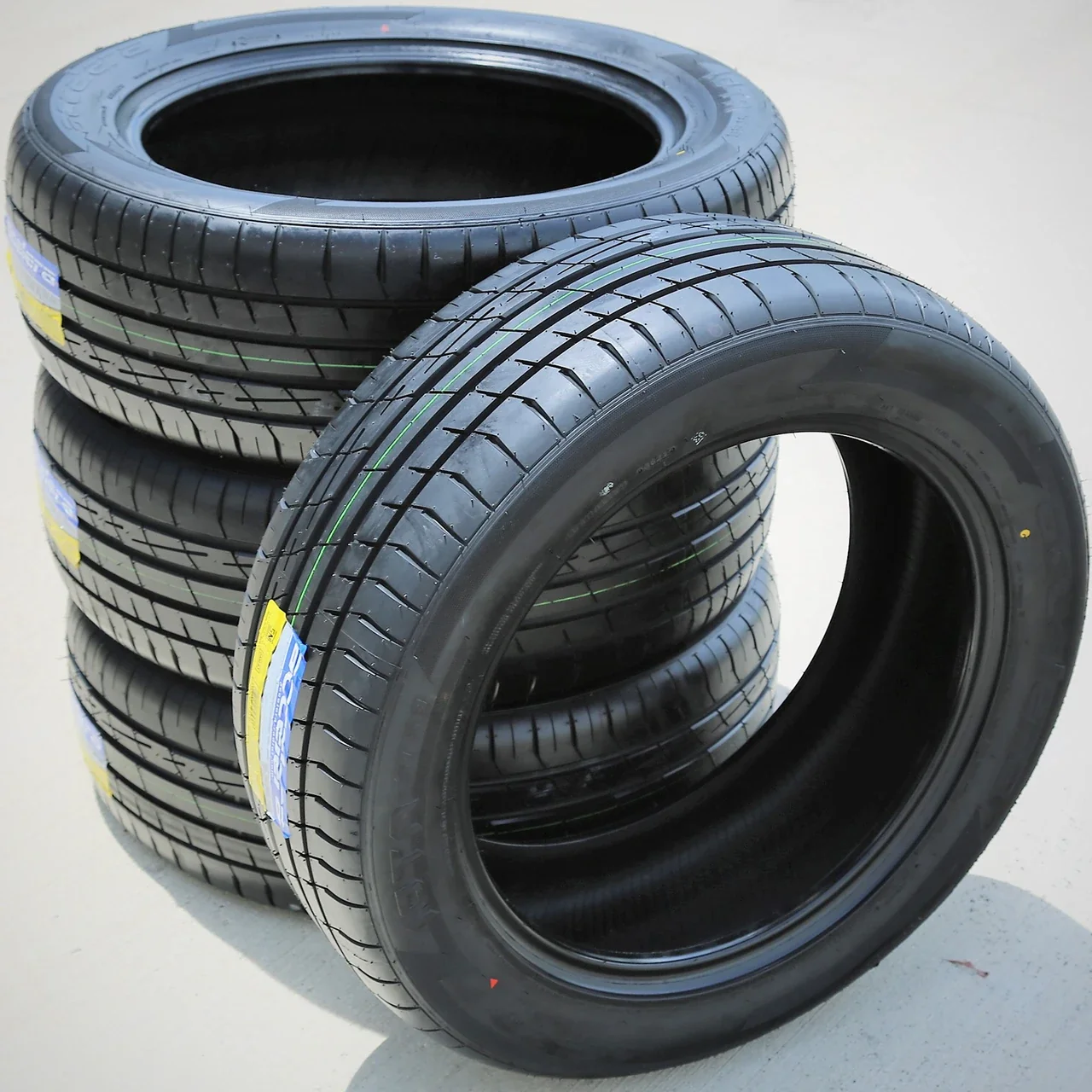 Accelera Iota ST68 235/55R18 104V XL