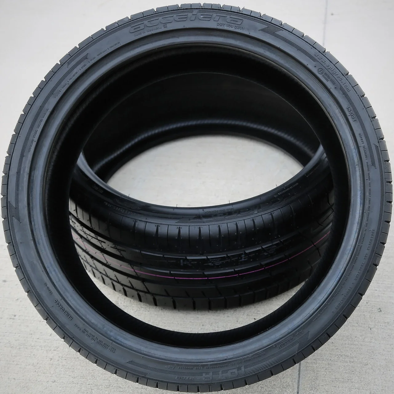 Accelera Iota ST68 245/30R22 ZR 92W XL
