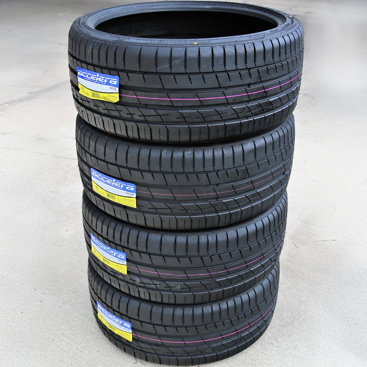 Accelera Iota ST68 265/30R22 97W