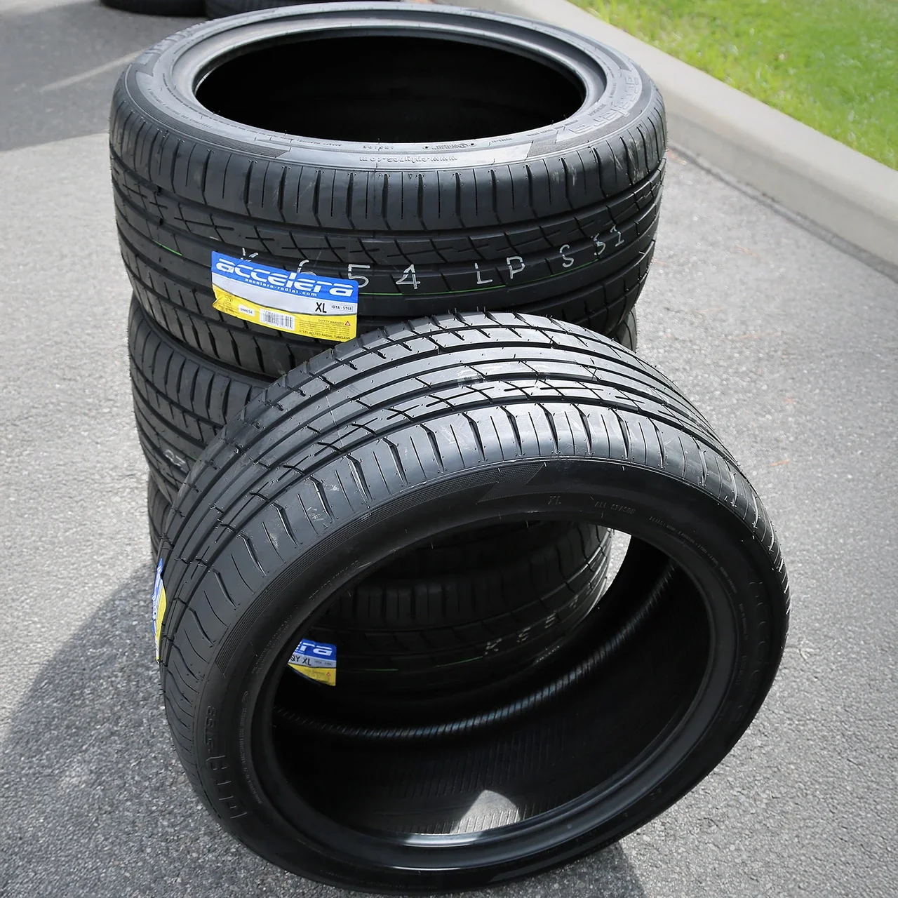 Accelera Iota ST68 275/40R21 ZR 107Y XL