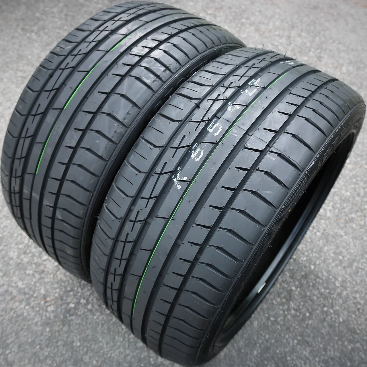 Accelera Iota ST68 295/40R20 ZR 110Y XL