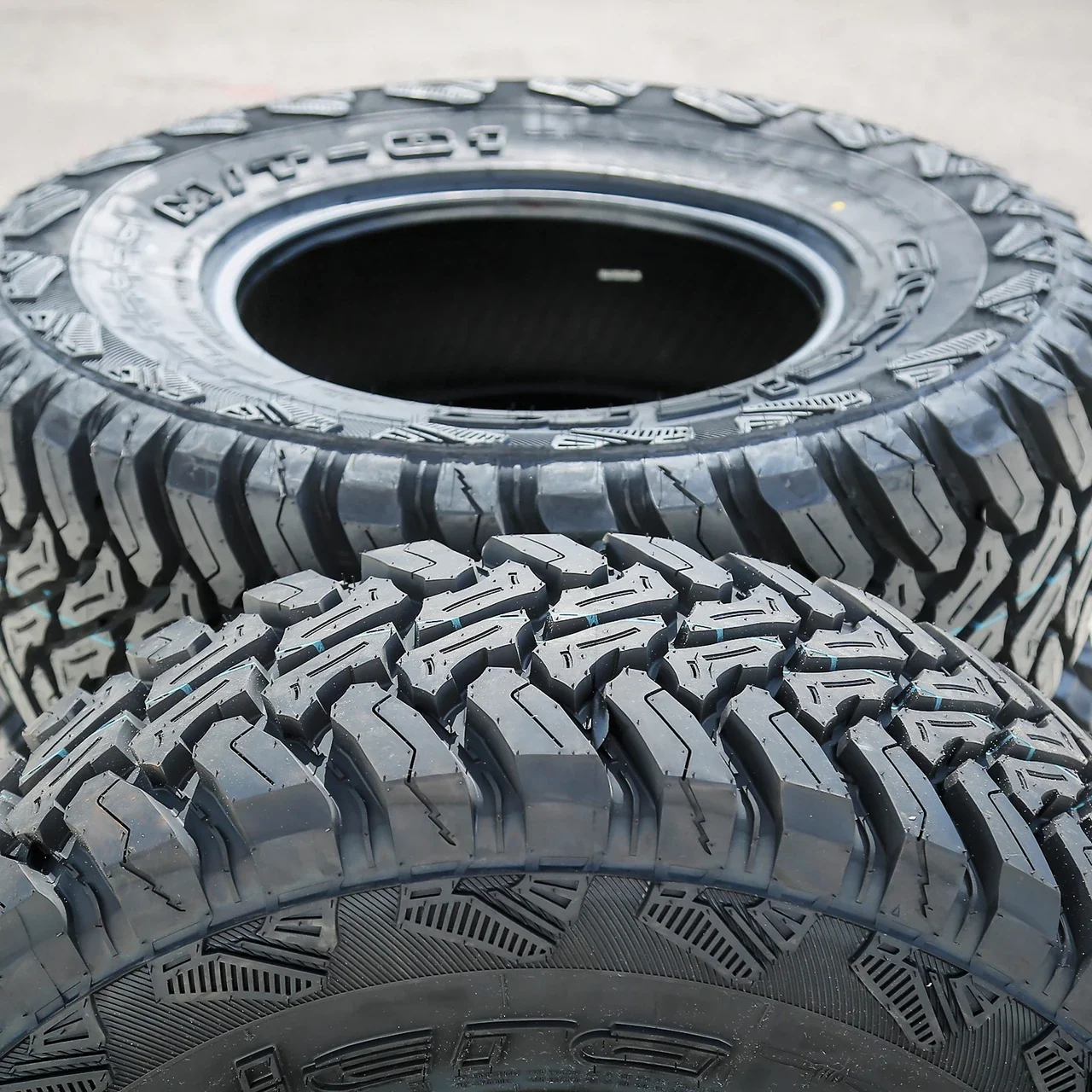 Accelera M/T-01 LT 255/75R17 111/108Q C (6 Ply)