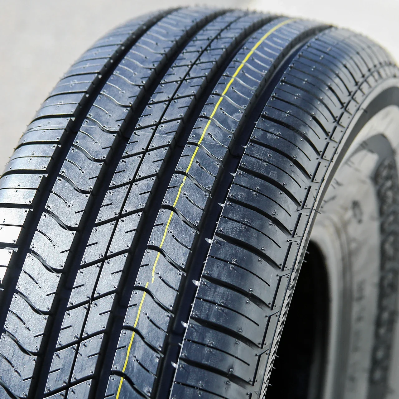 Accelera Omikron H/T 235/70R16 106H