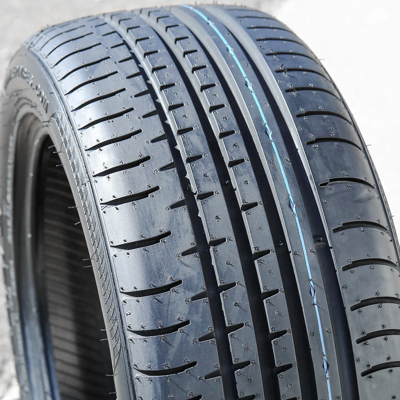 Accelera Phi 205/45R18 ZR 90Y XL
