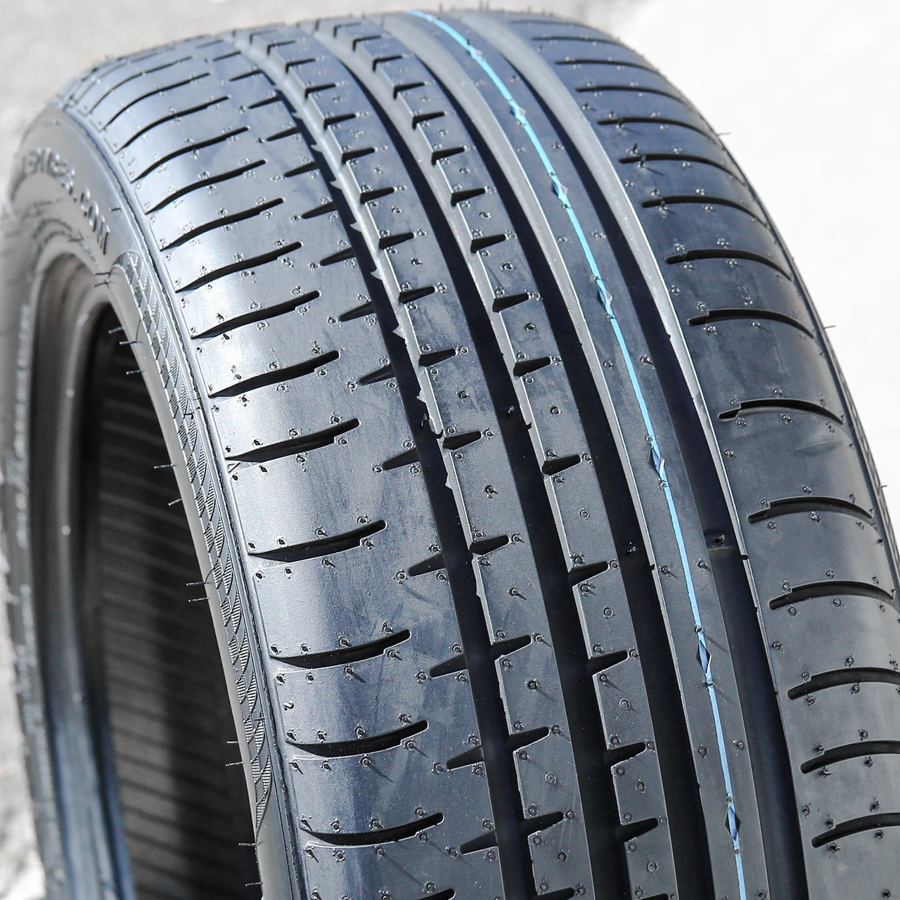 Accelera Phi 265/30R20 94Y
