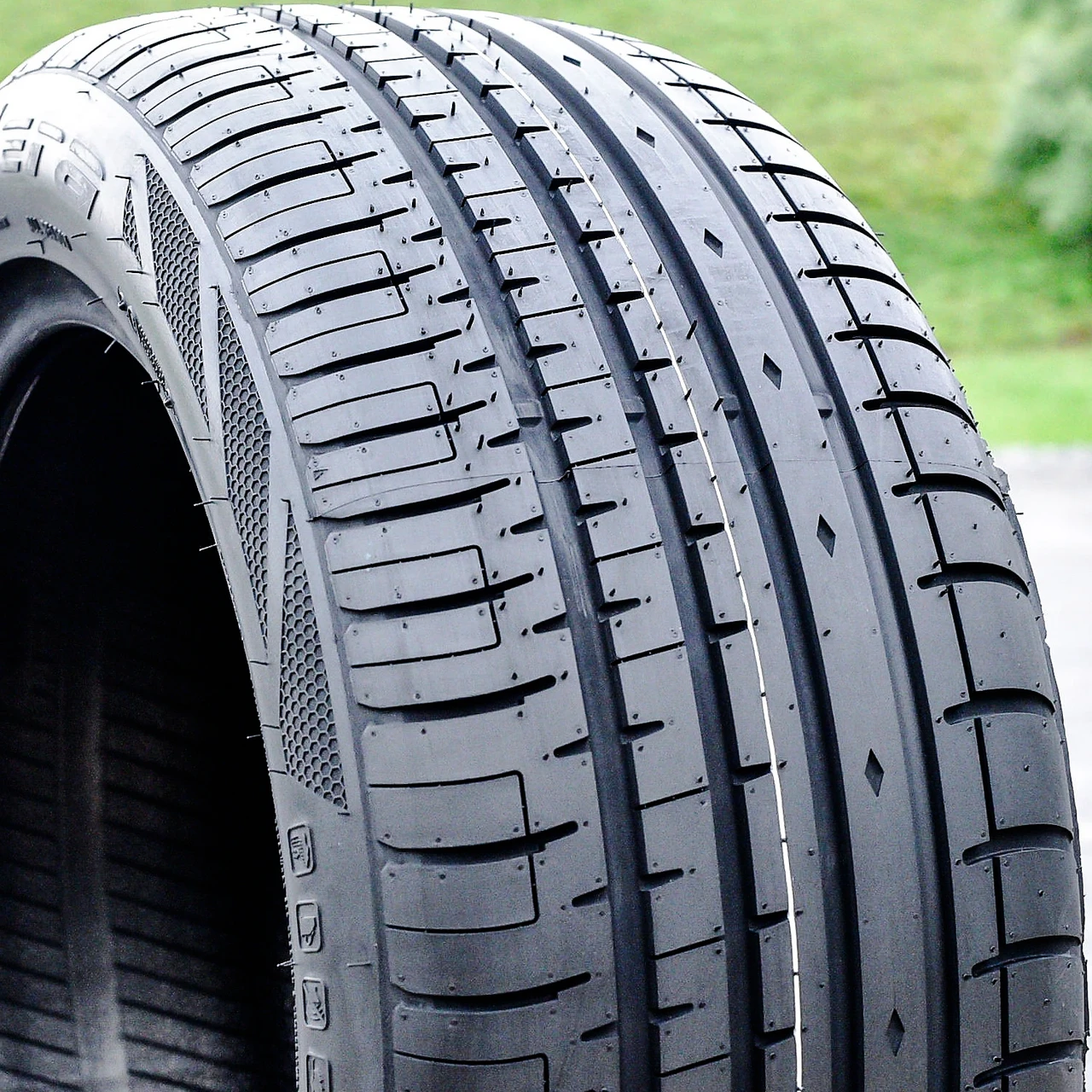 Accelera Phi-R 185/55R16 83V