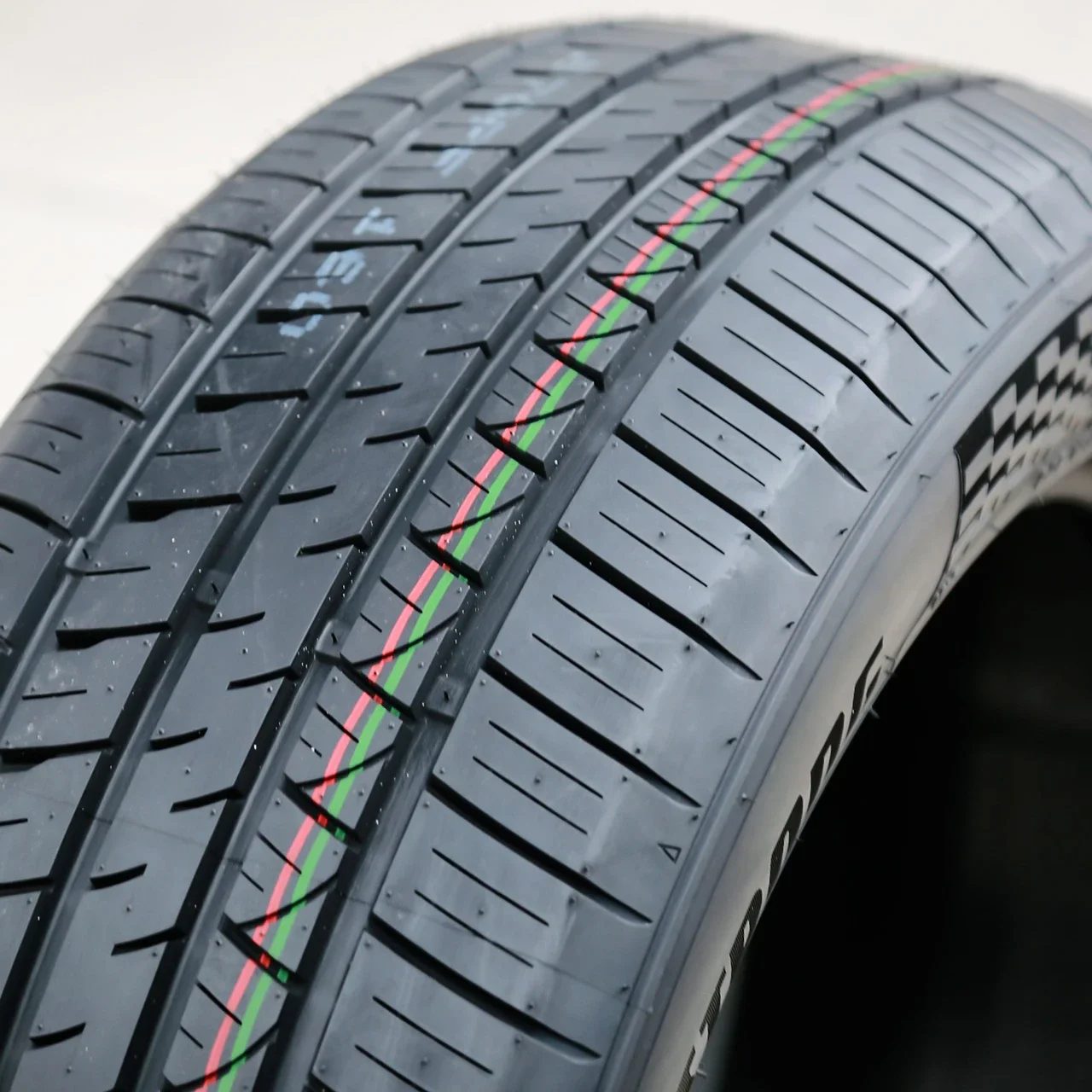 Armstrong Tru-Trac SU 235/60R18 107W XL