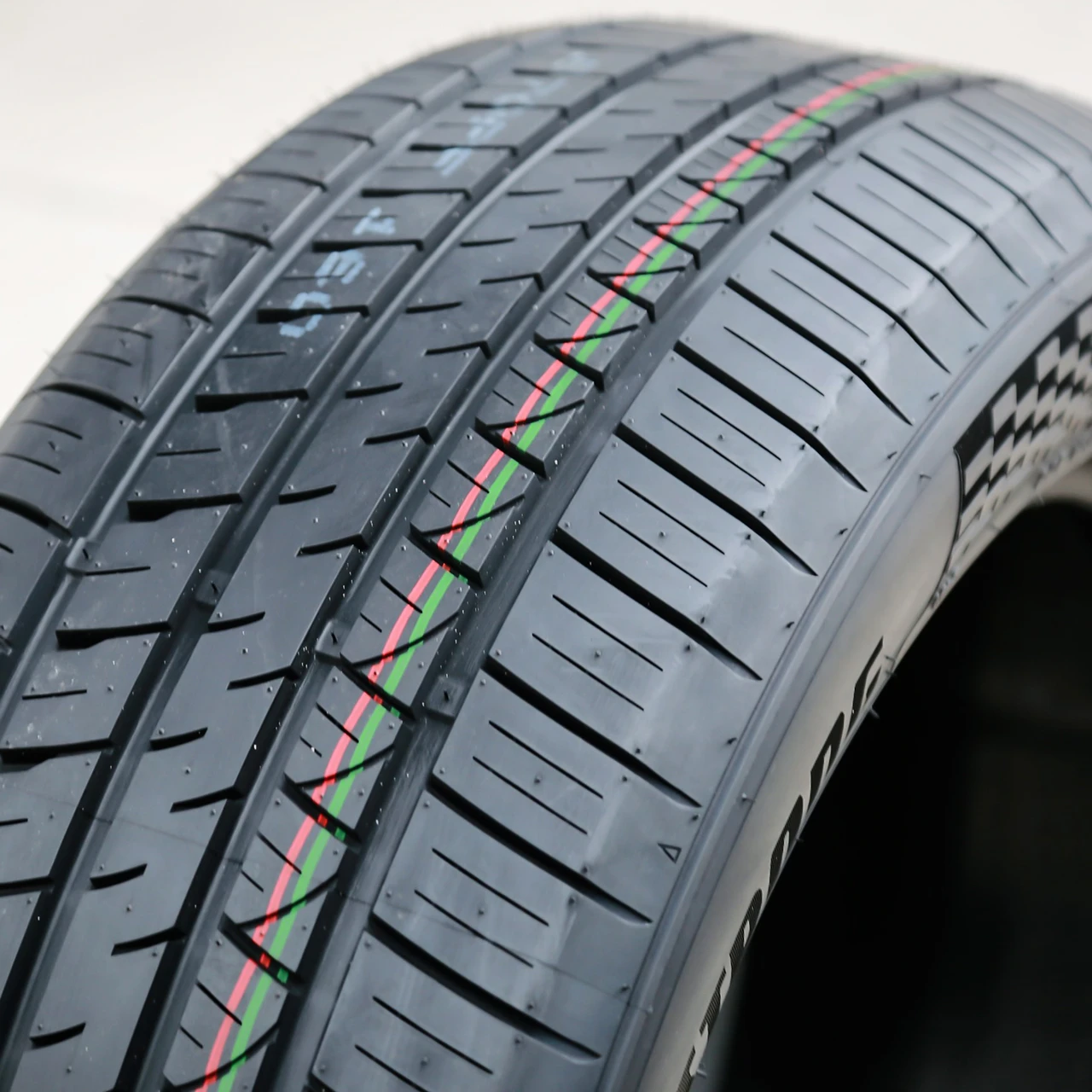 Armstrong Tru-Trac SU 265/40R22 106Y XL