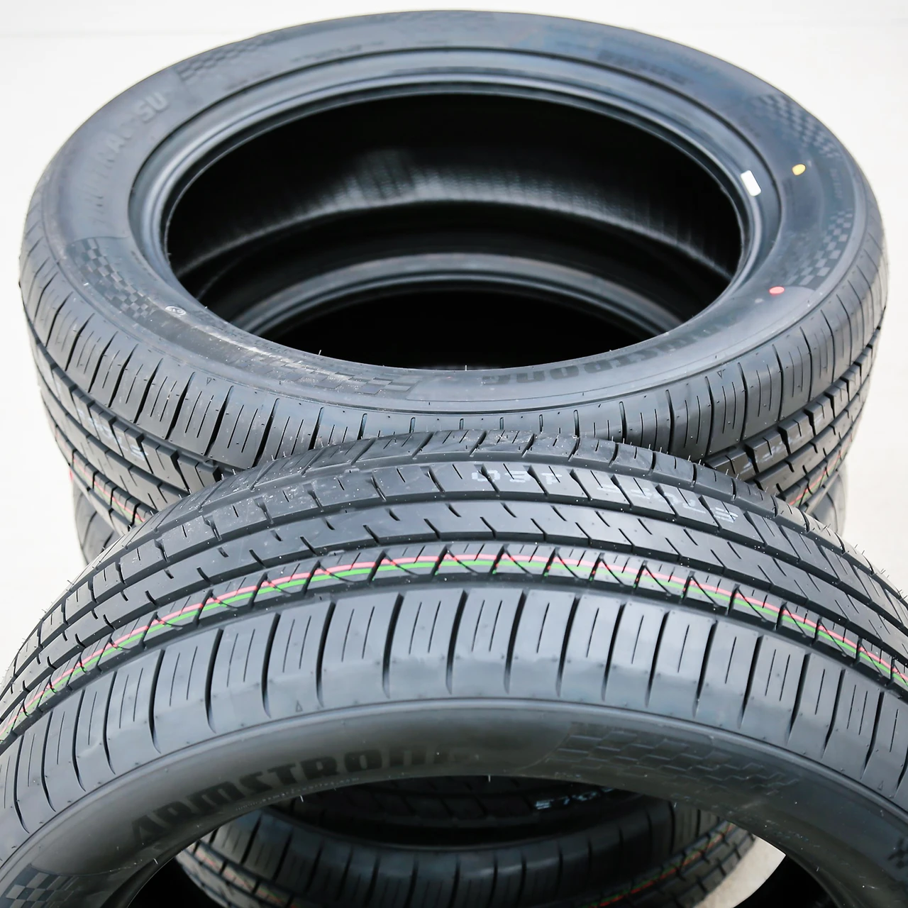 Armstrong Tru-Trac SU 265/40R22 106Y XL
