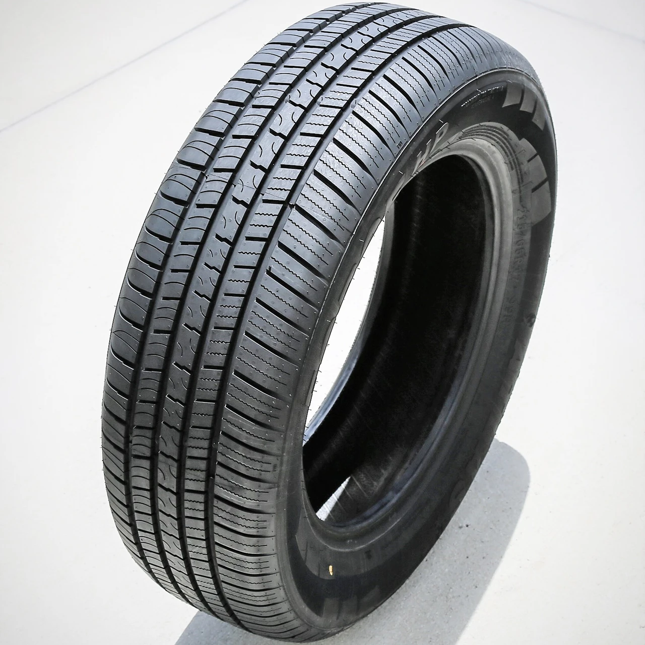 Atlas Tire Force HP 215/65R17 99H