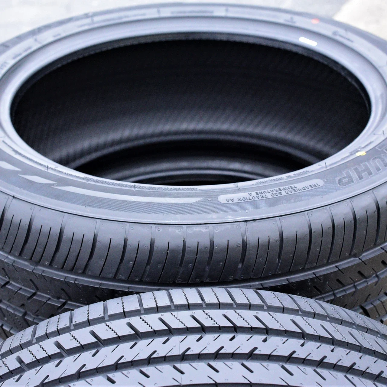 Atlas Tire Force UHP 205/35R18 81W XL