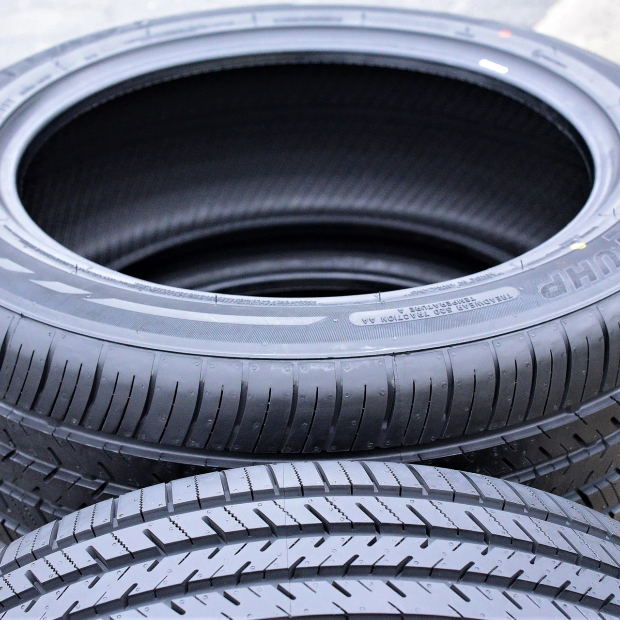 Atlas Tire Force UHP 205/40R17 84W XL