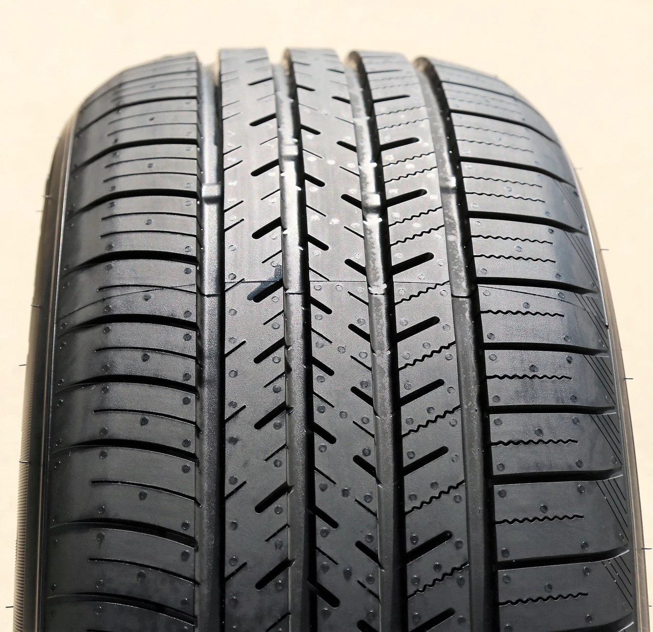 Atlas Tire Force UHP 215/50R16 94W XL