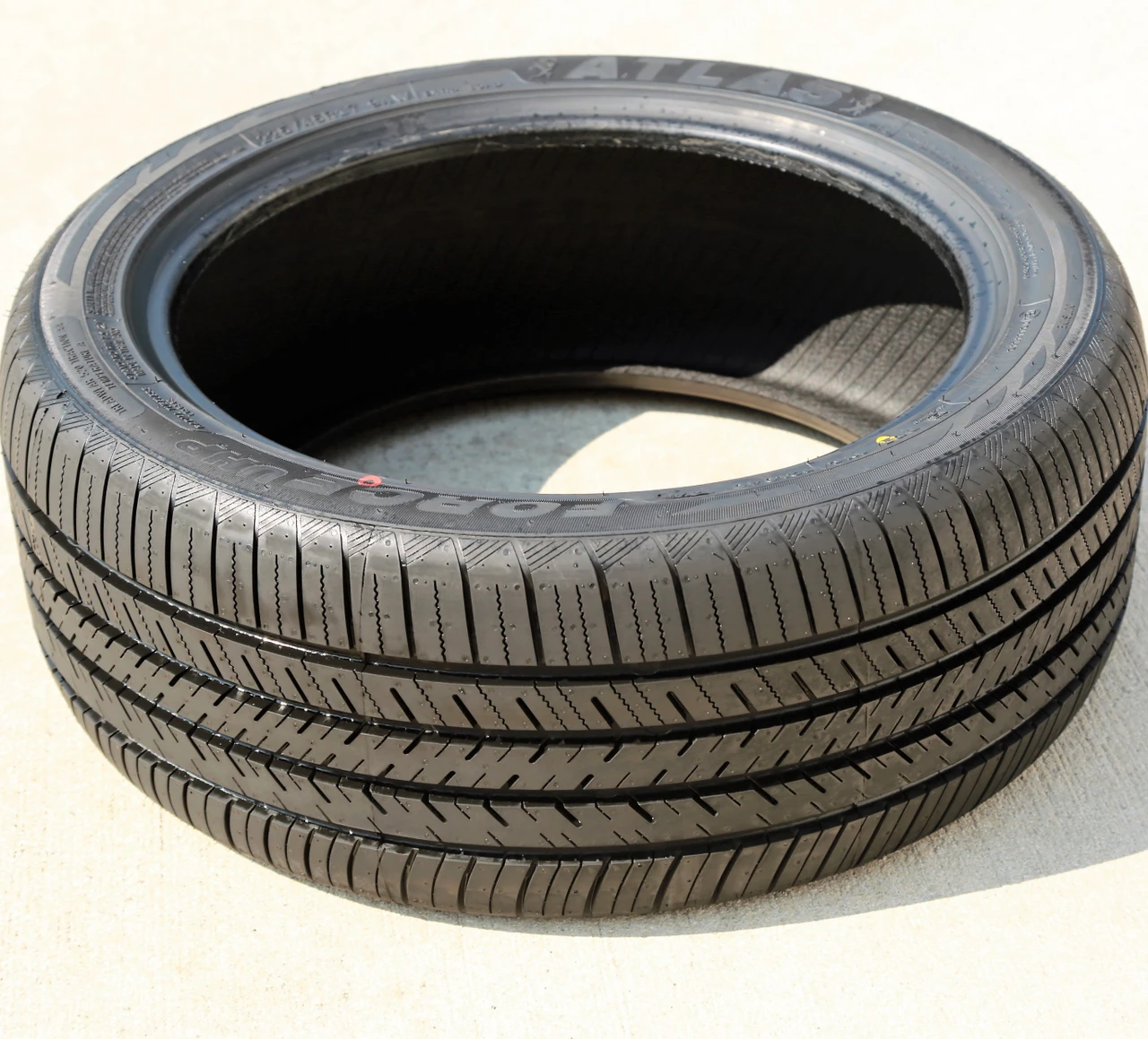 Atlas Tire Force UHP 215/50R16 94W XL
