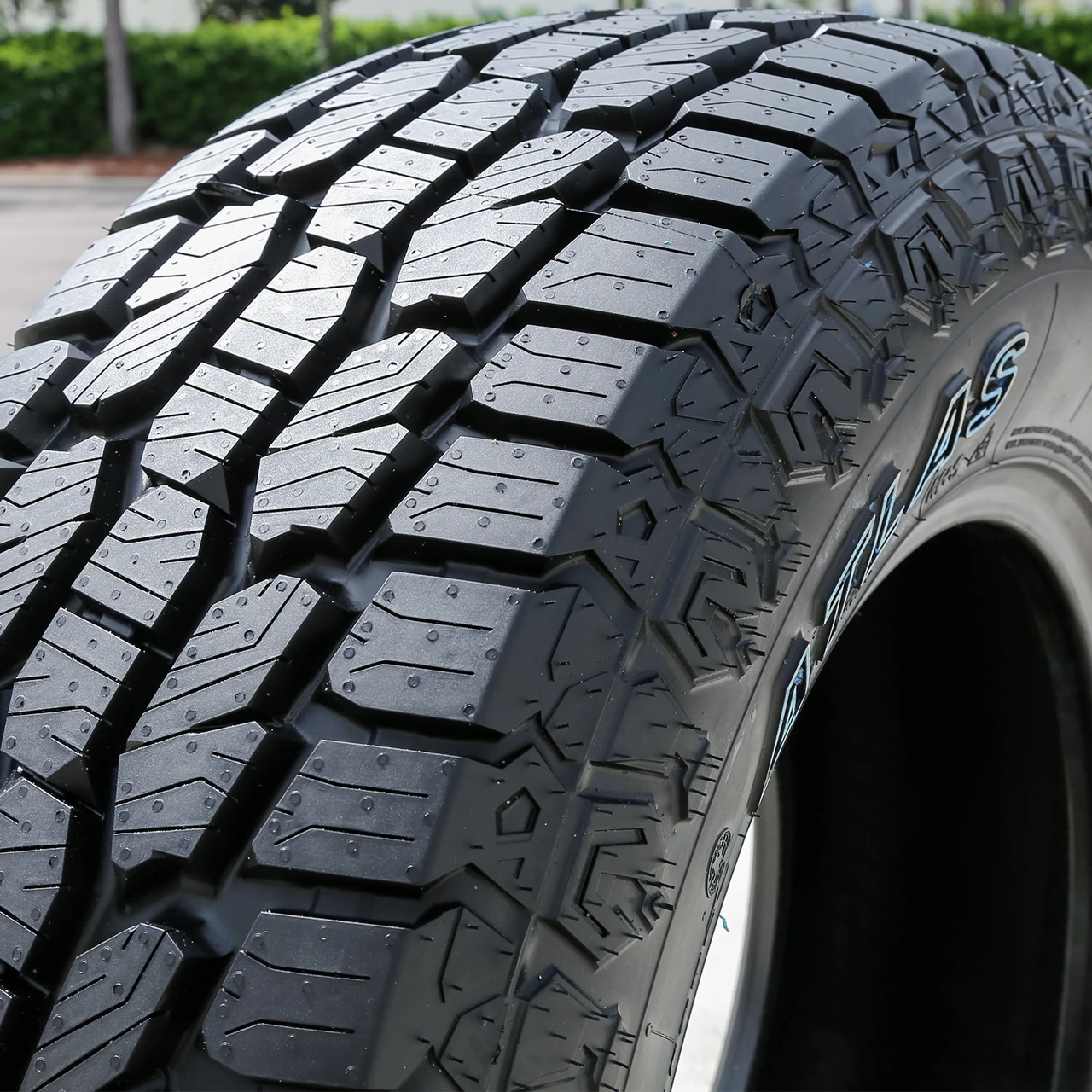 Atlas Tire Paraller A/T 255/70R18 113S (OWL)
