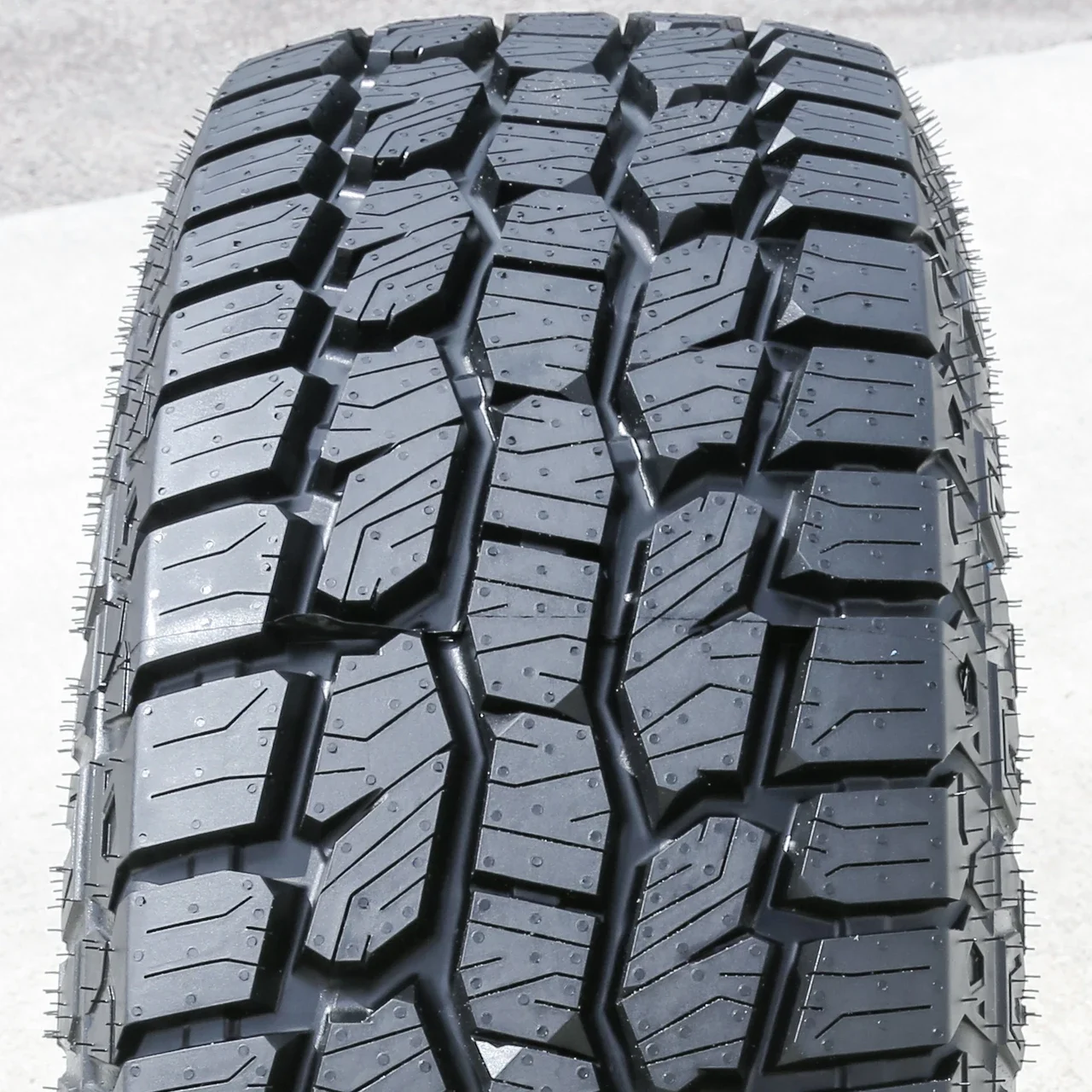 Atlas Tire Paraller A/T LT 275/70R18 125/122S E (10 Ply)
