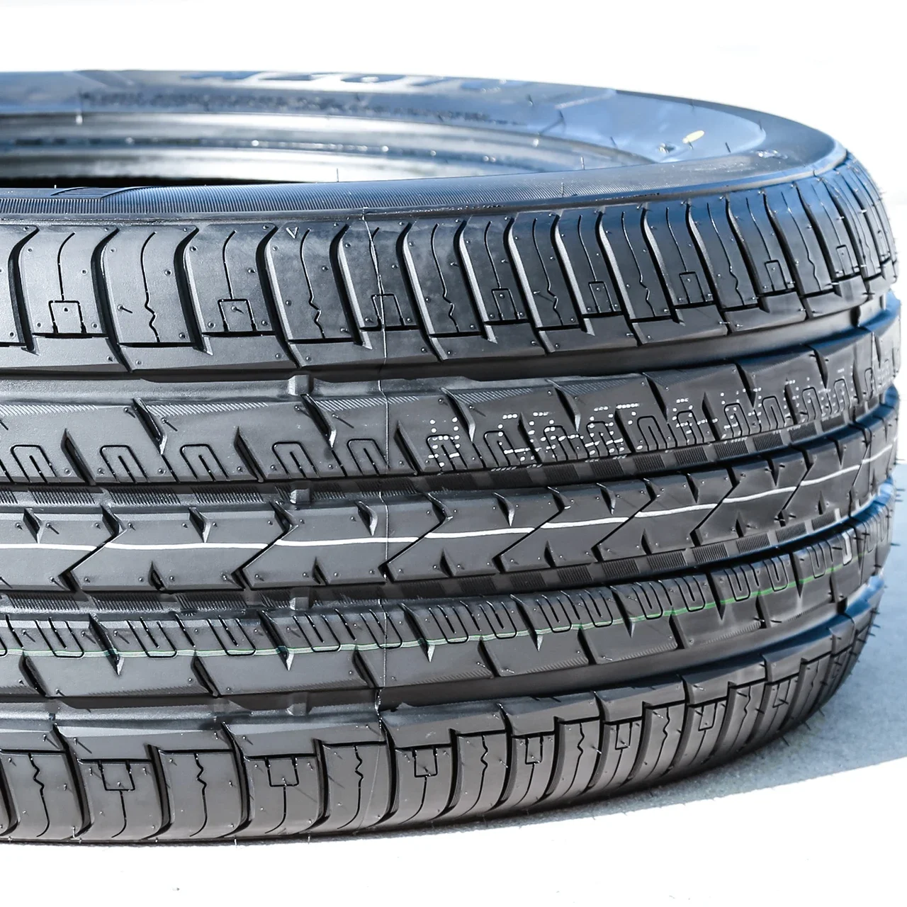 Atturo AZ610 265/60R18 110H