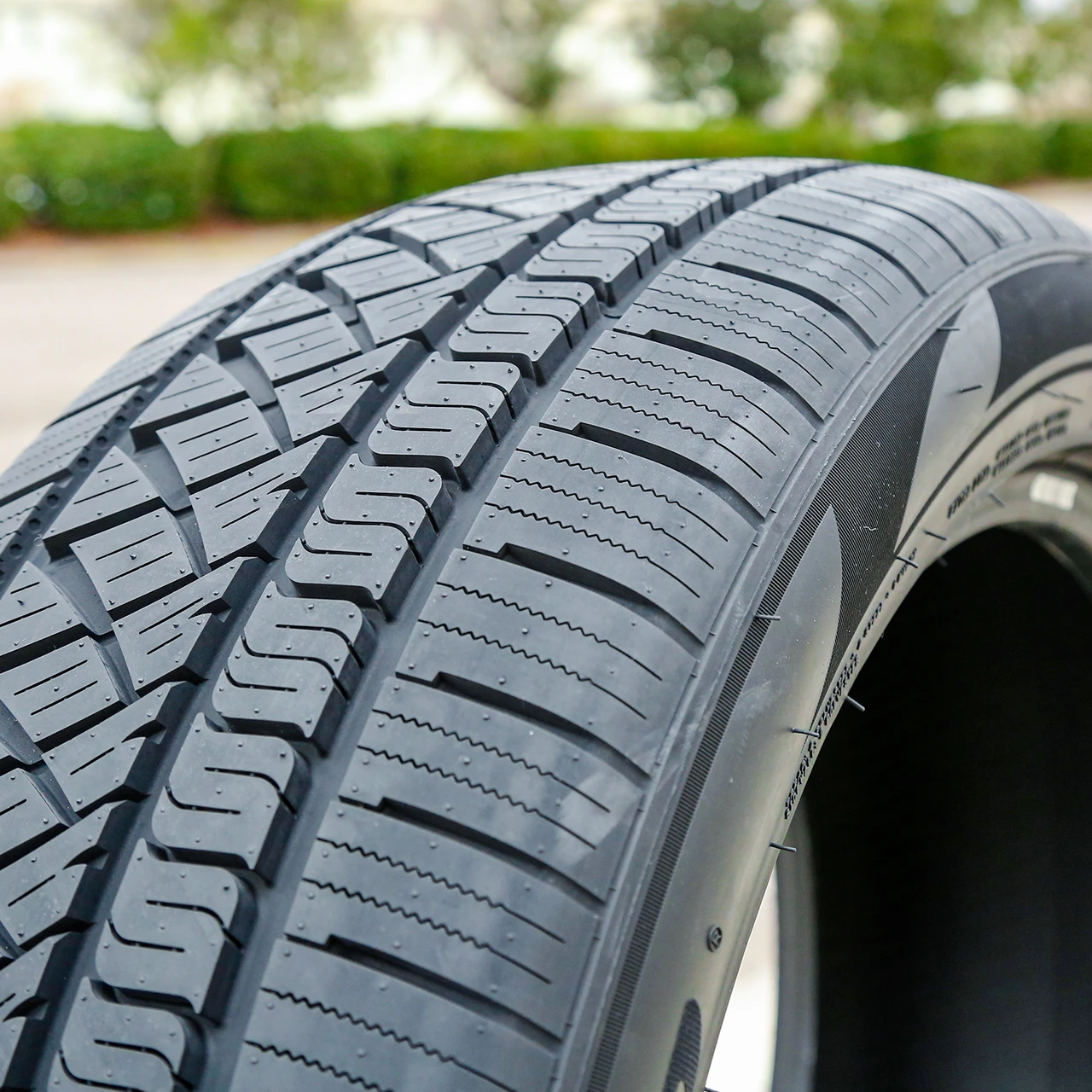 Atturo AZ810 285/40R24 112V XL