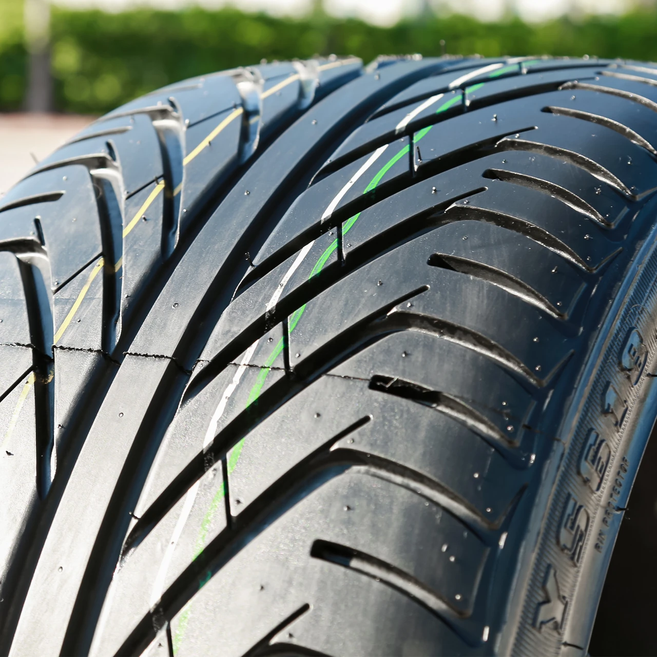 Bearway YS618 265/35R18 ZR 97W