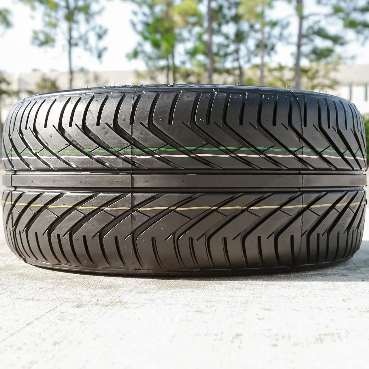 Bearway YS618 265/35R18 ZR 97W