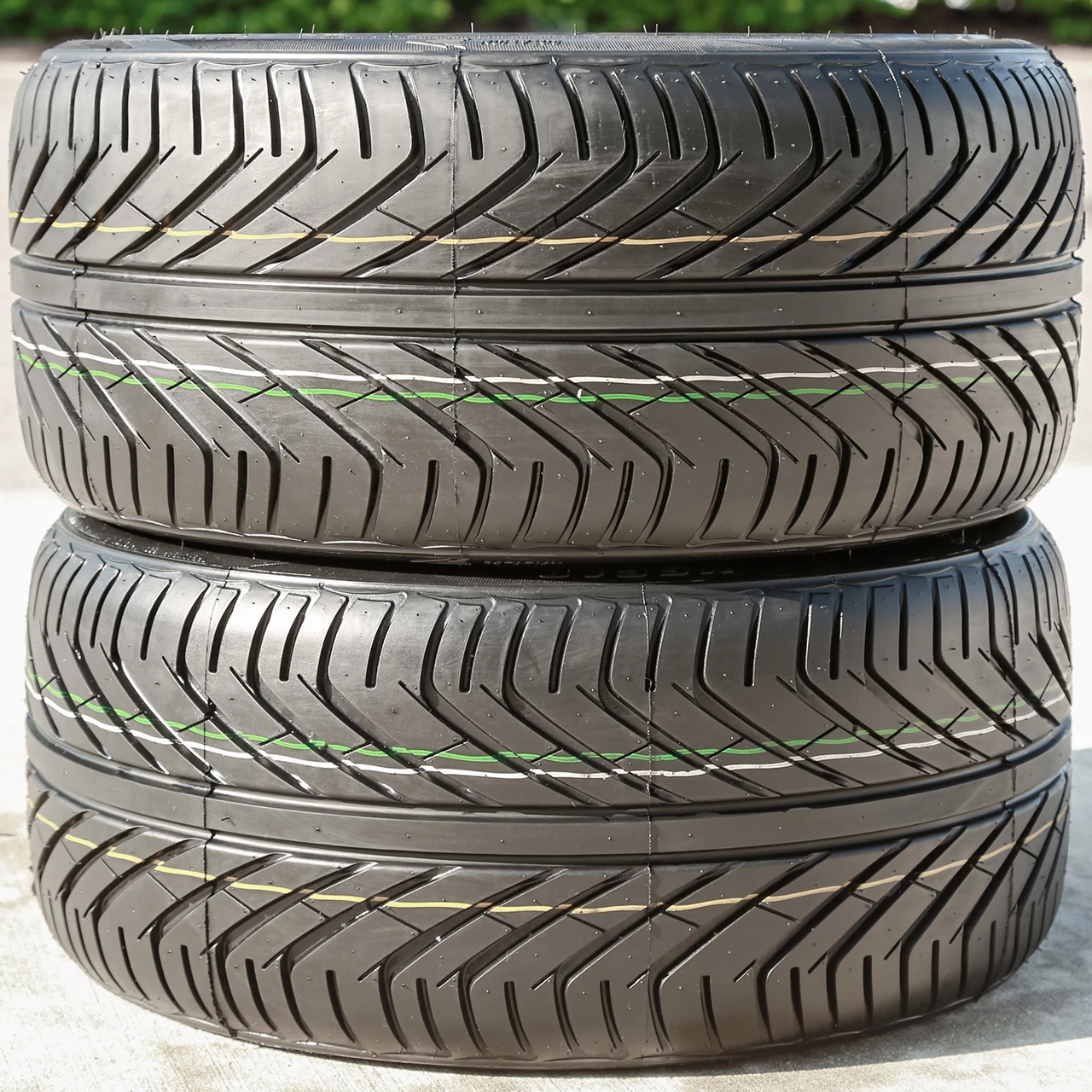 Bearway YS618 265/35R18 ZR 97W