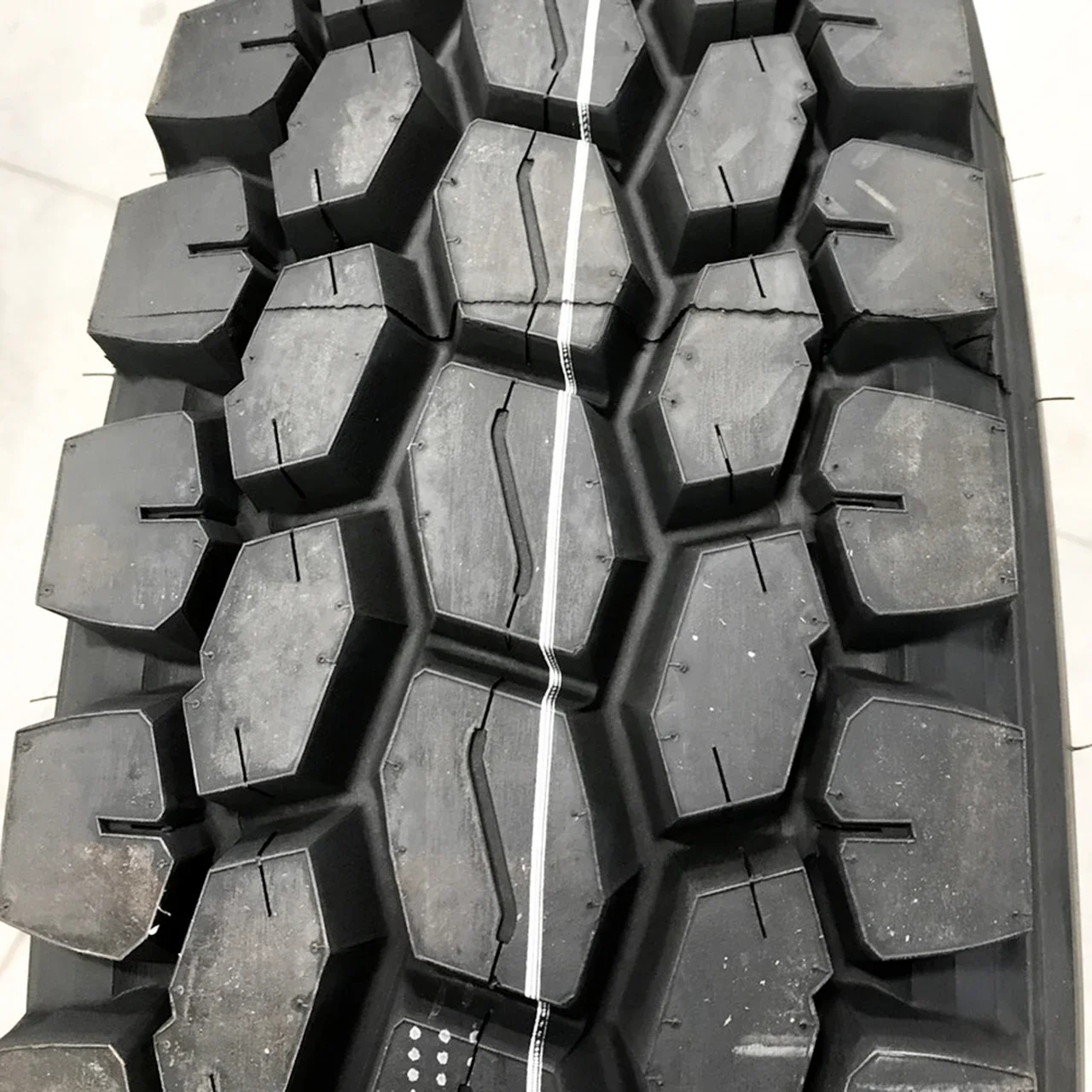 Blackhawk BDR77 255/70R22.5 140/137L H (16 Ply)
