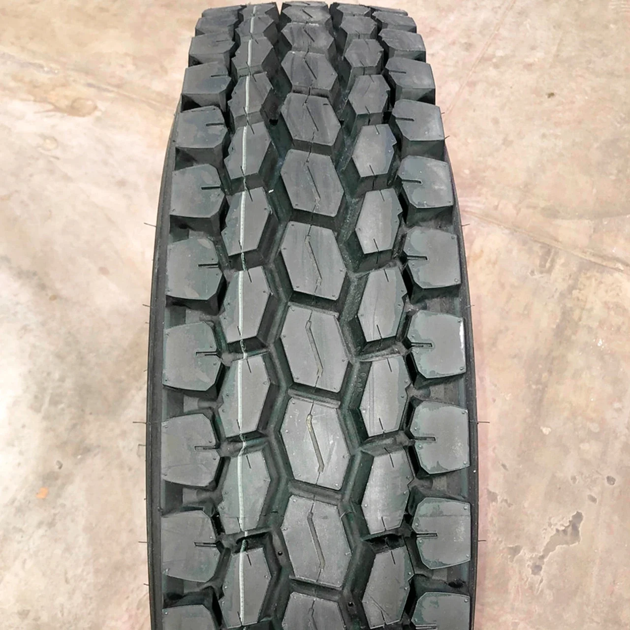 Blackhawk BDR77 255/70R22.5 140/137L H (16 Ply)