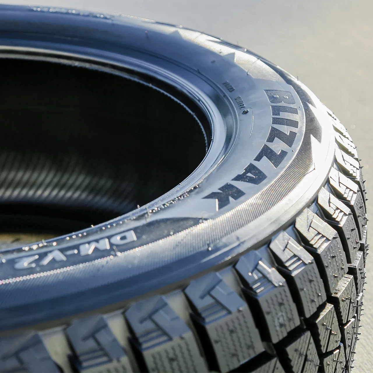 Bridgestone Blizzak DM-V2 225/60R18 100S