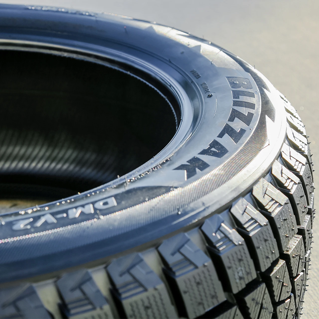 Bridgestone Blizzak DM-V2 235/65R19 109S XL