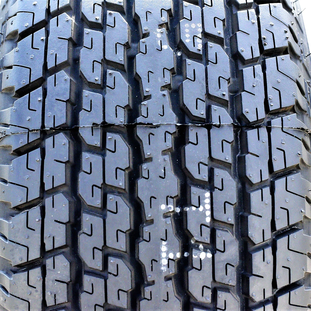Bridgestone Dueler H/T 840 235/60R16 100H