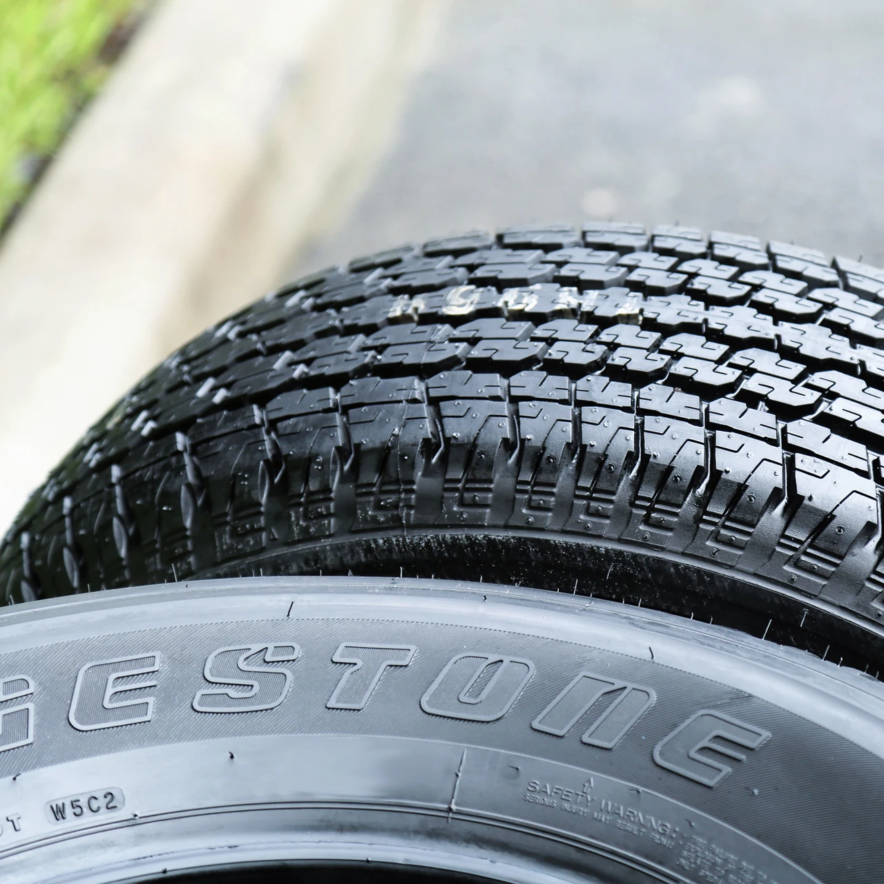 Bridgestone Dueler H/T 840 235/60R16 100H