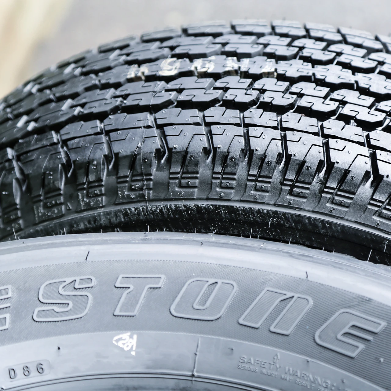 Bridgestone Dueler H/T 840 235/60R16 100H
