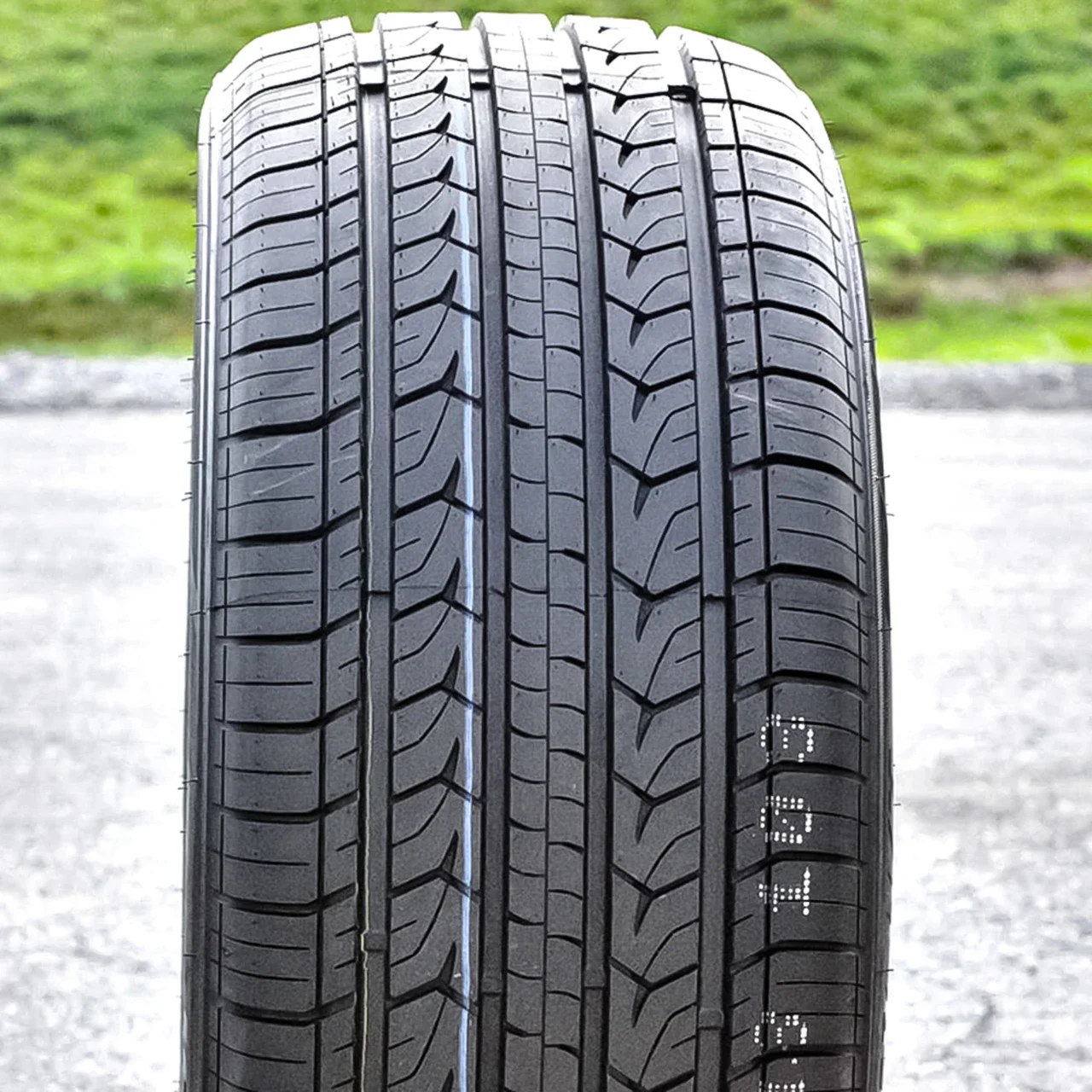 Centara Grand Tourer H/T 235/45R19 95V