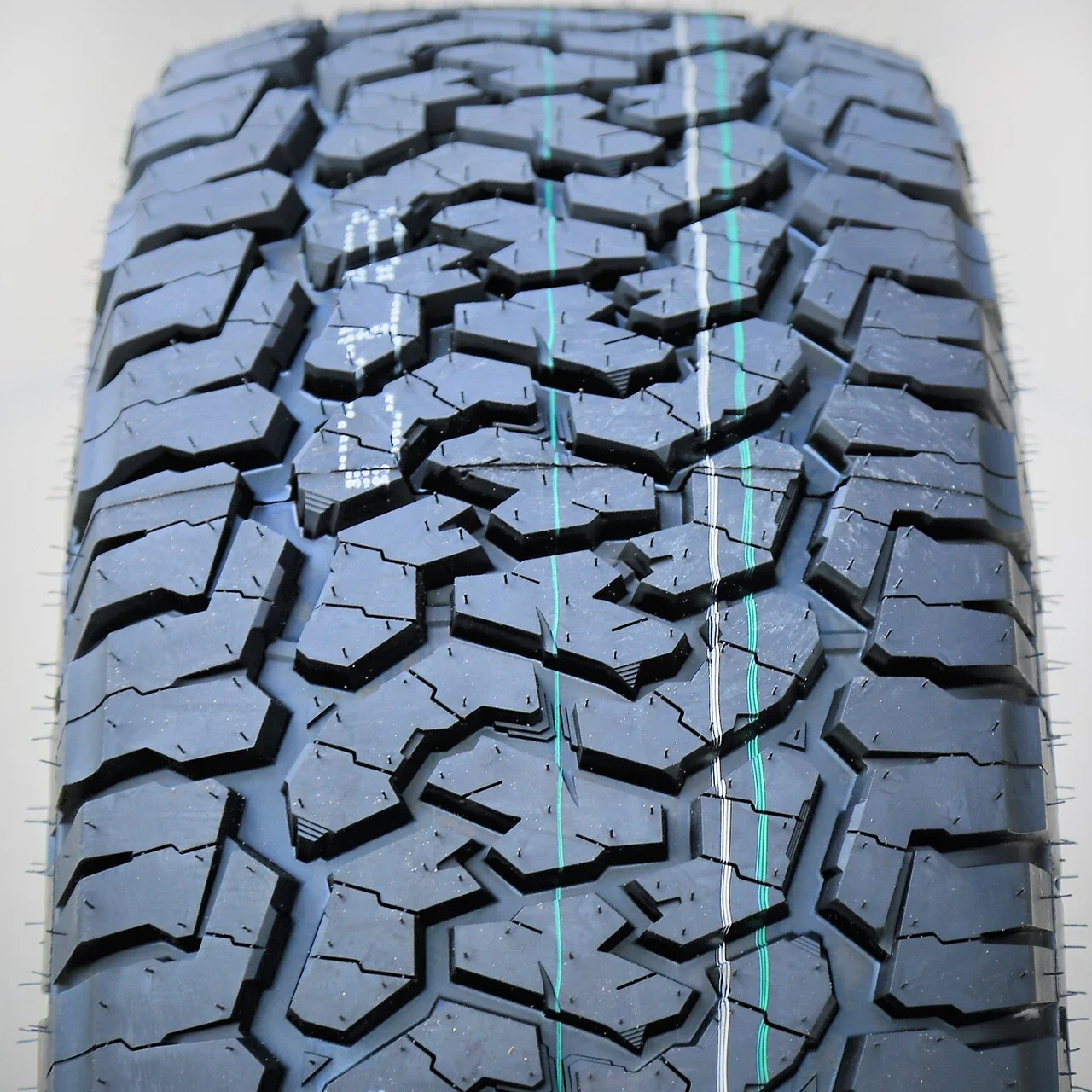 Comforser CF1100 265/70R17 115T