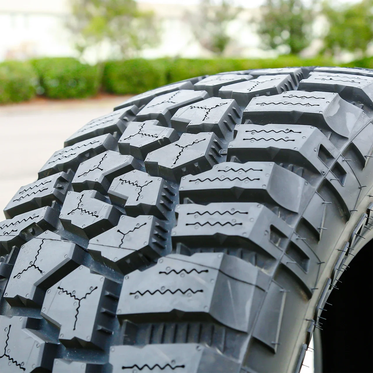 Cooper Discoverer Rugged Trek LT 305/55R20 125/122Q F (12 Ply)
