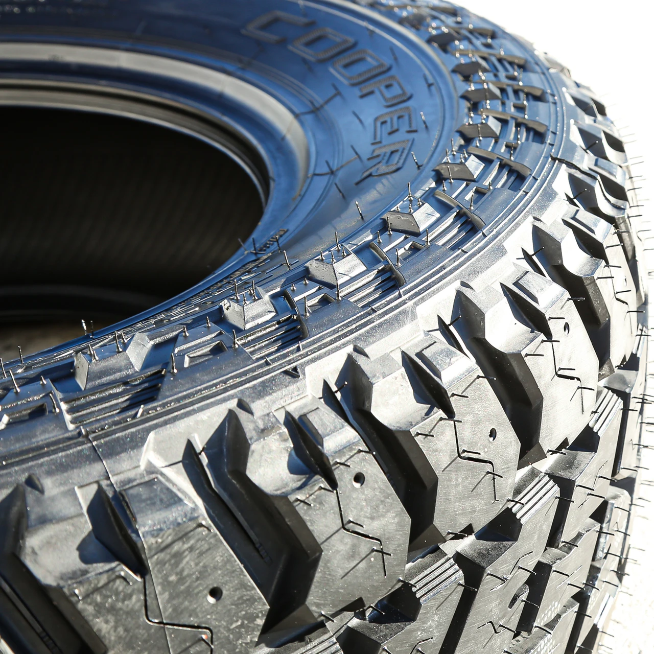 Cooper Discoverer S/T Maxx LT 295/70R17 121/118Q E (10 Ply) (DOT 2017)