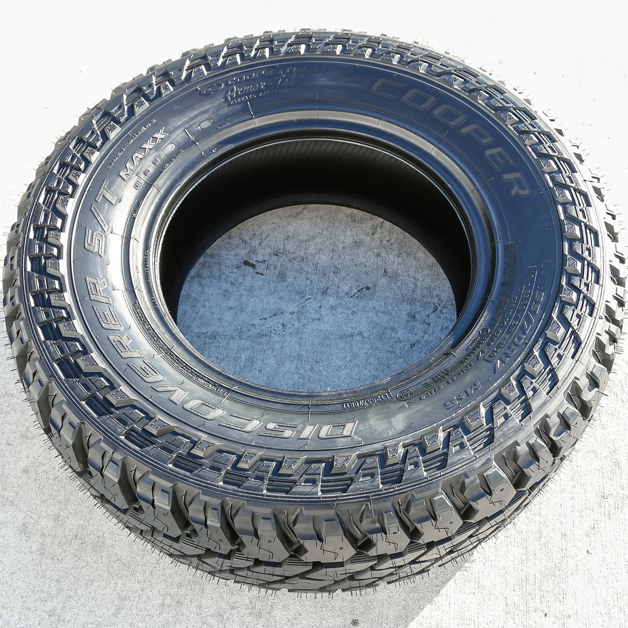 Cooper Discoverer S/T Maxx LT 295/70R17 121/118Q E (10 Ply) (DOT 2017)