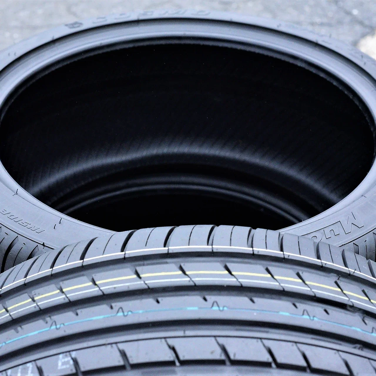 Cosmo MuchoMacho 225/40R18 ZR 92Y XL