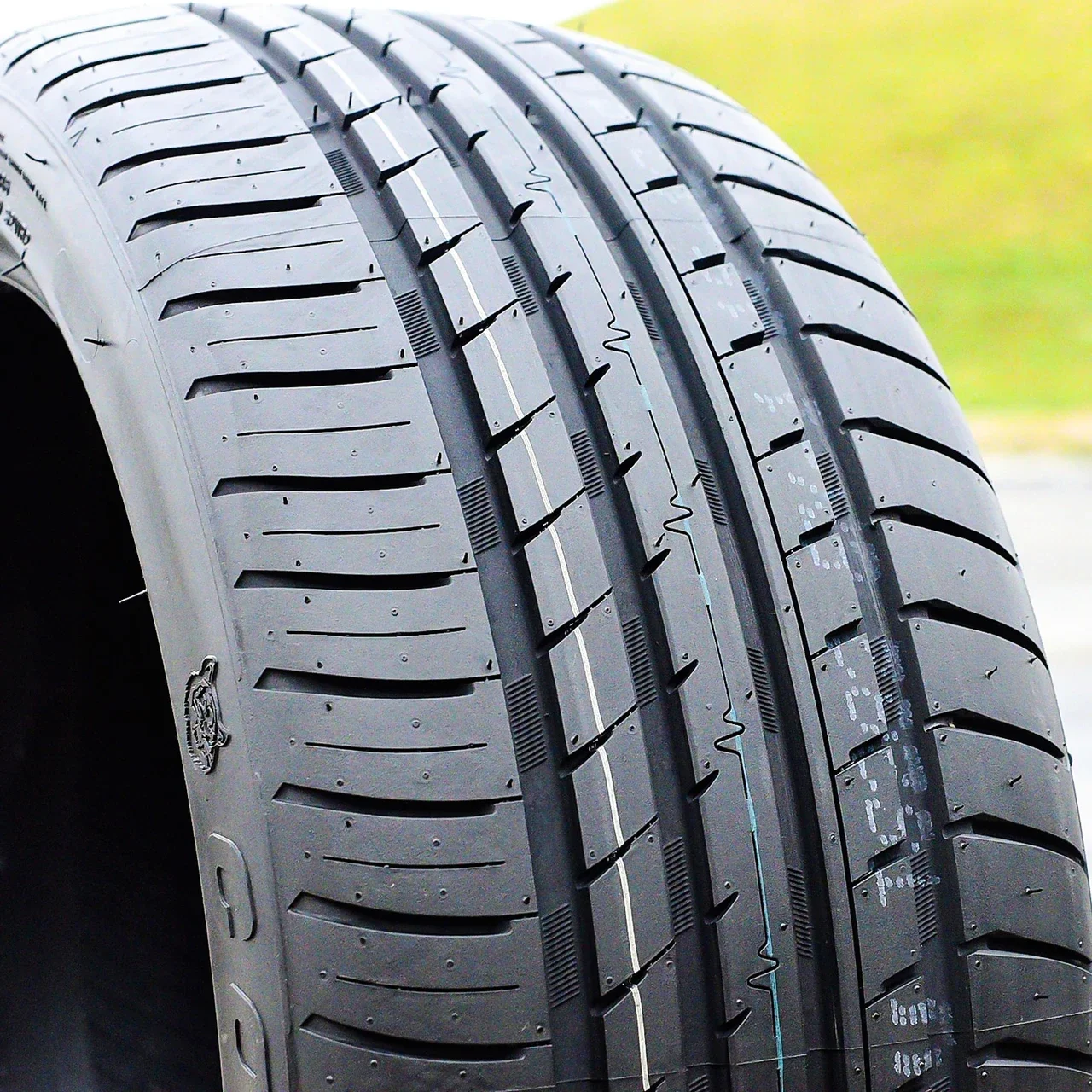 Cosmo MuchoMacho 235/55R17 ZR 103W XL