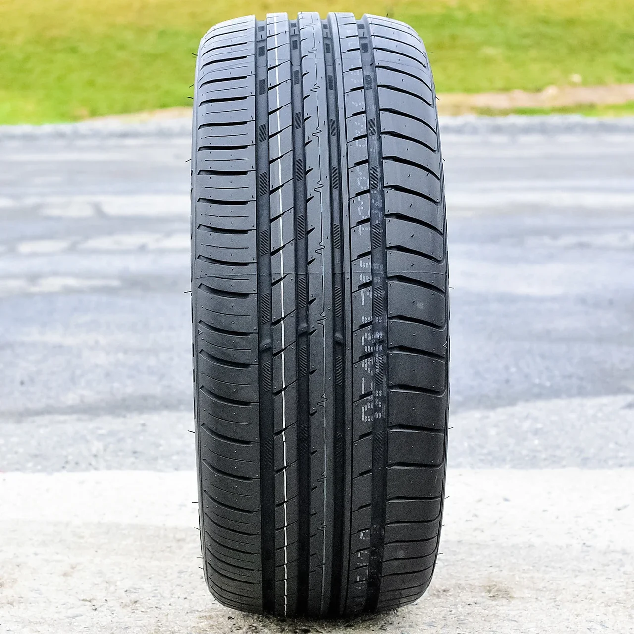Cosmo MuchoMacho 235/55R17 ZR 103W XL