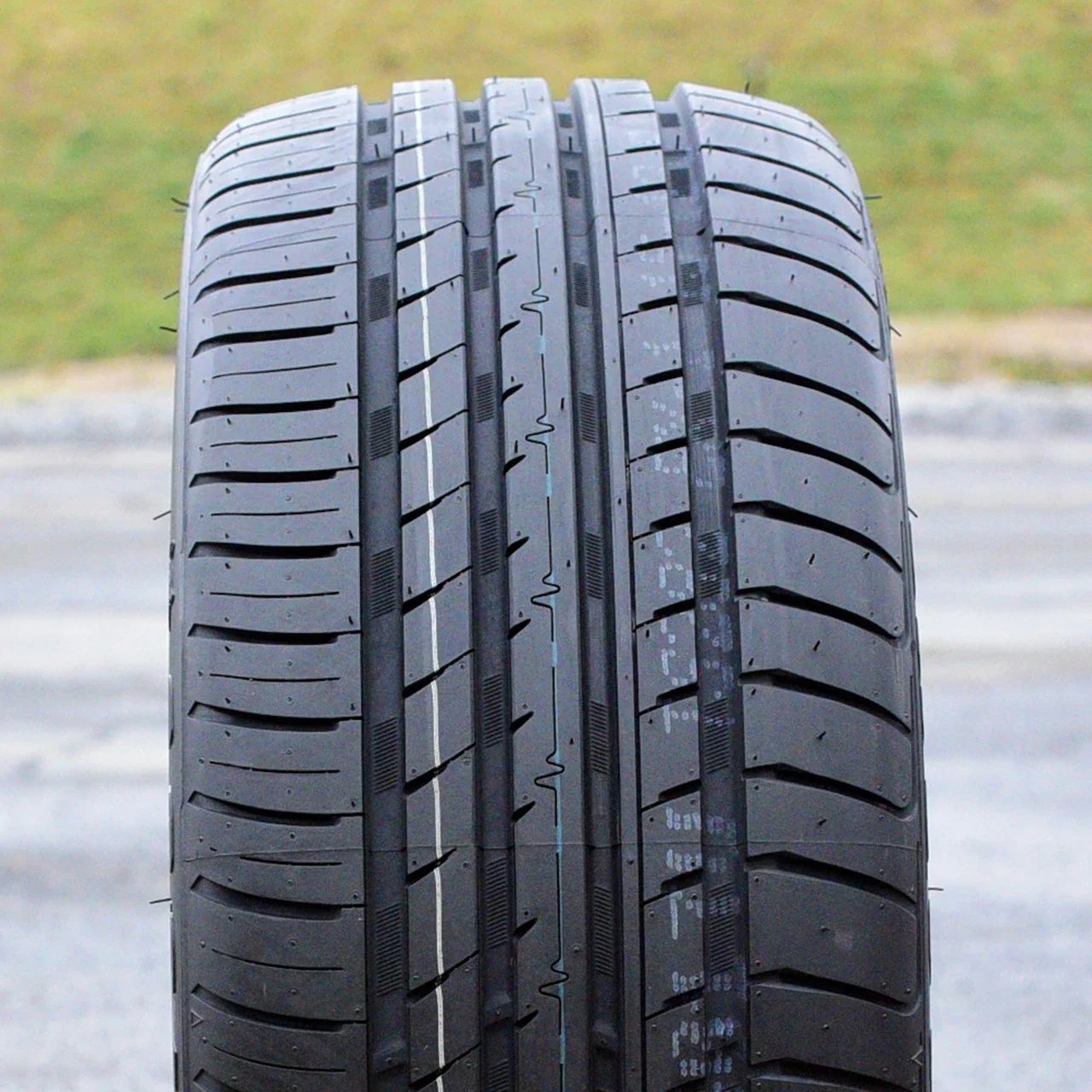 Cosmo MuchoMacho 235/55R17 ZR 103W XL