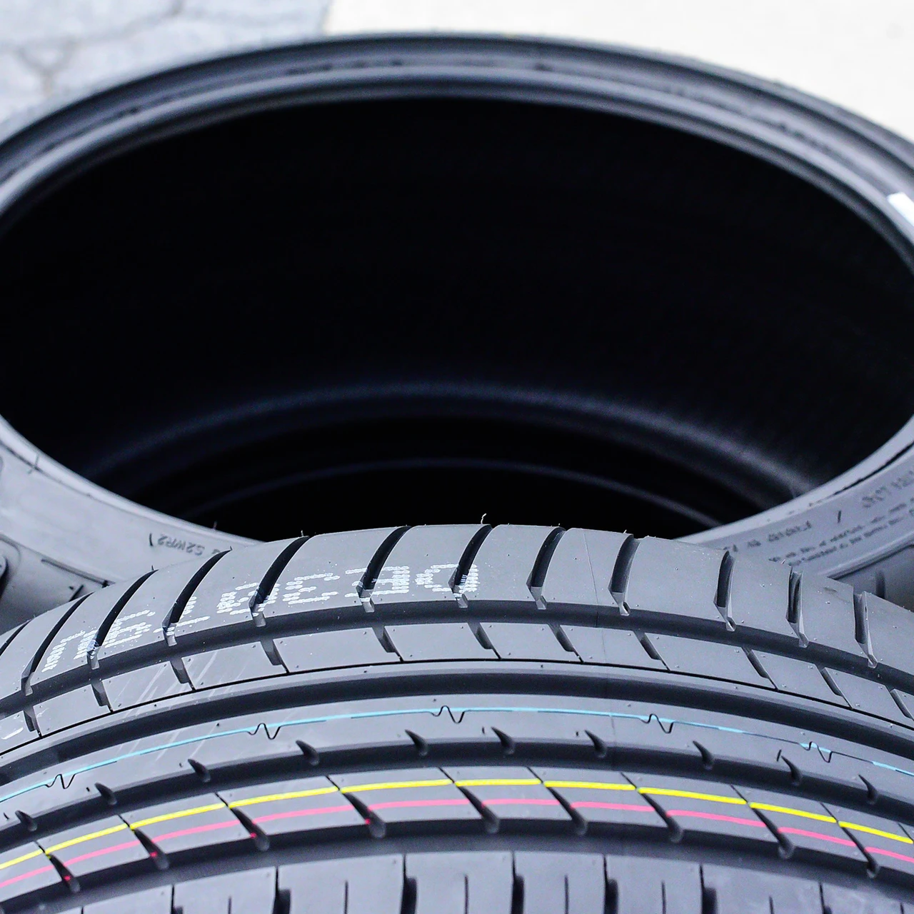 Cosmo MuchoMacho 275/40R20 ZR 106Y XL (DOT 2019)
