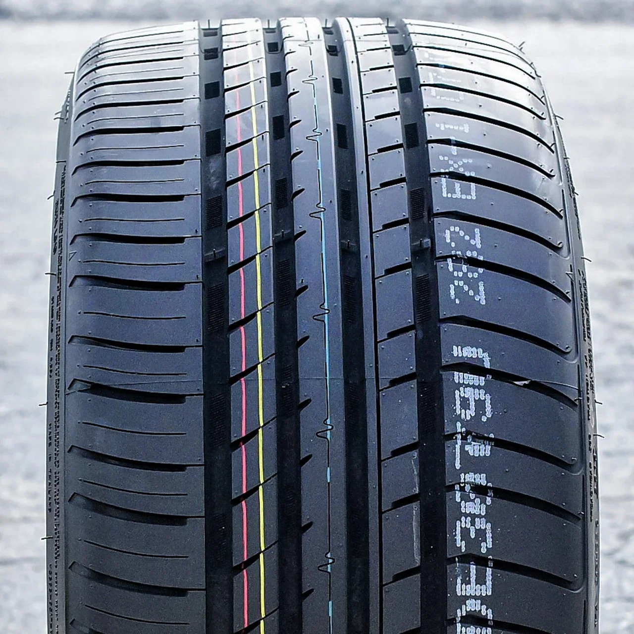 Cosmo MuchoMacho 275/40R20 ZR 106Y XL
